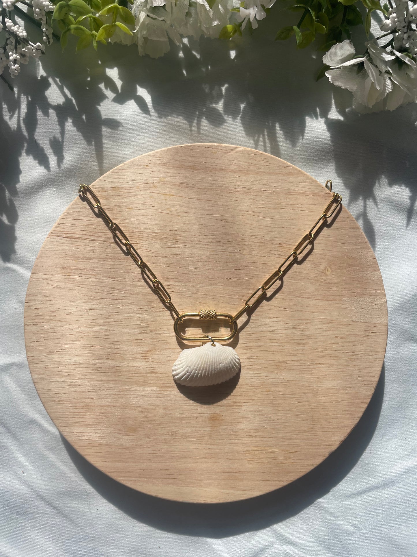 Transver Ark Shell Necklace