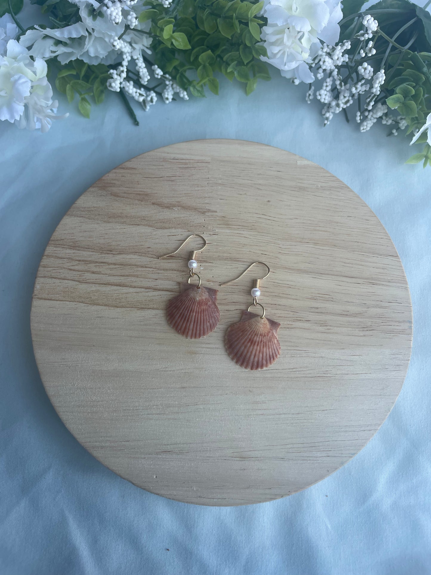 Gold Pearl Seashell Danlges