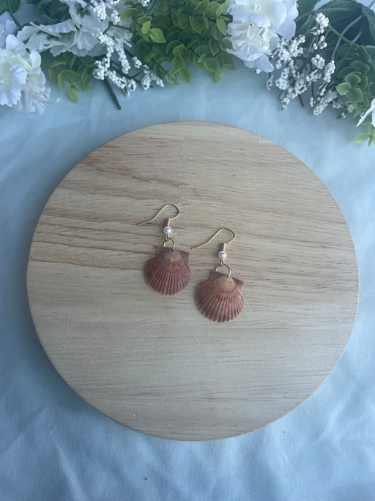 Gold Pearl Seashell Danlges